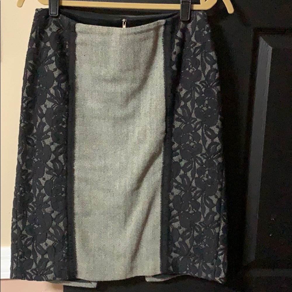 Two tone detail skirt pencil like fit